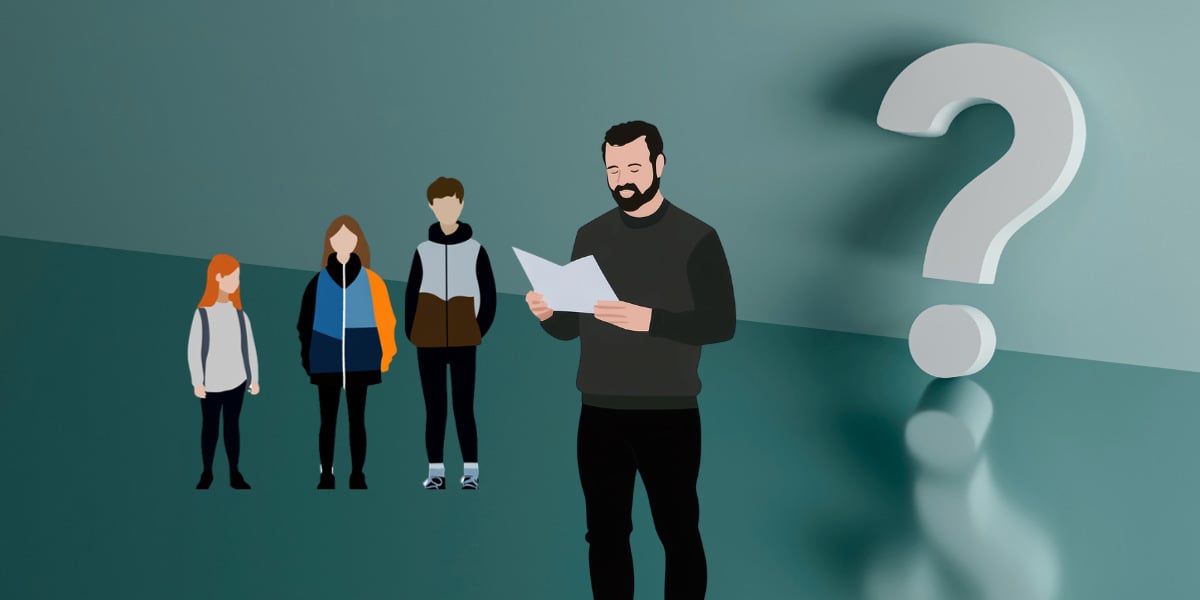 En man läser på ett papper. Tre barn och ett stort frågetecken i bakgrunden.