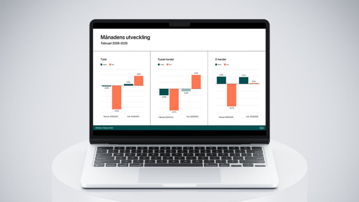En bärbar dator som sitter på ett vitt bord.