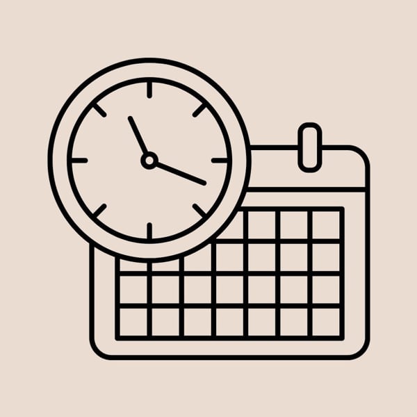 En kalender med en klocka på.