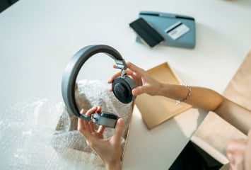 Var tredje granskad elektronikprodukt innehåller förbjudna ämnen