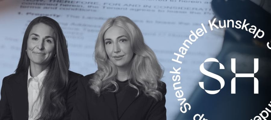Några kvinnor som står bredvid varandra.