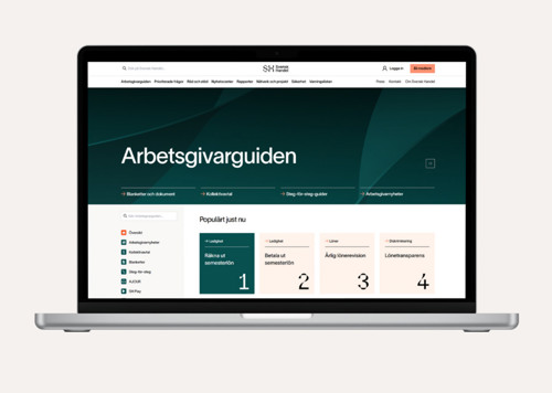 En bärbar dator som sitter på ett skrivbord.