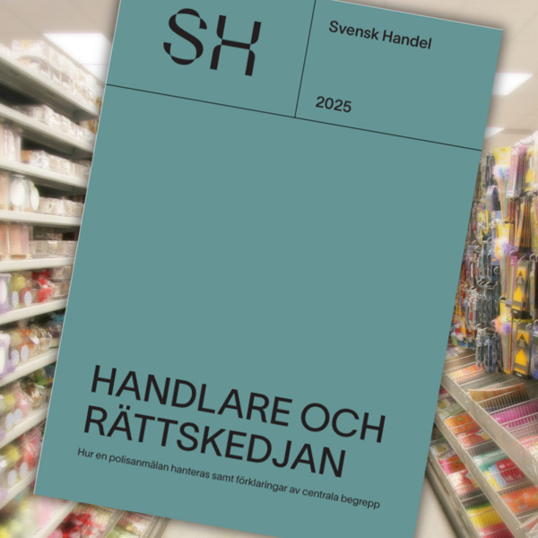 En skylt som är placerad mitt i en butik.