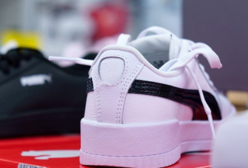 Stölder av sneakers och träningsskor