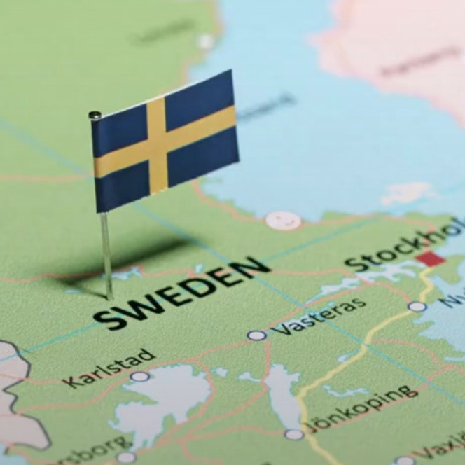En karta med Sveriges flagga på.