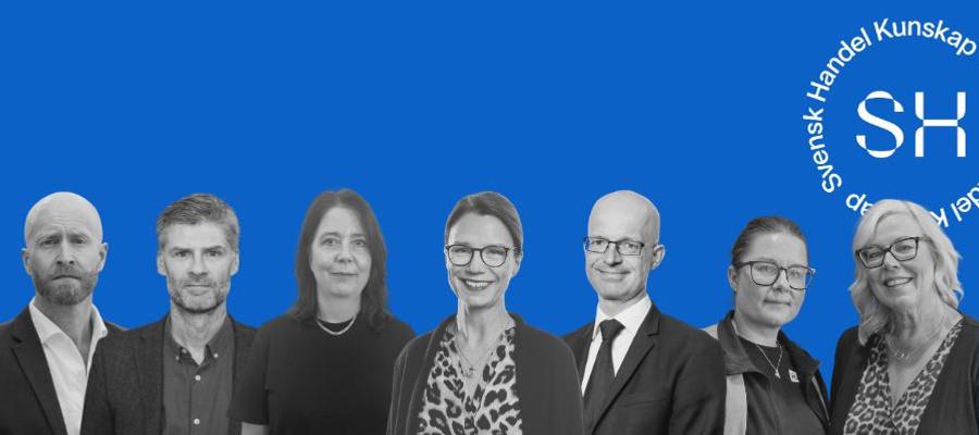Flera personer mot blå bakgrund