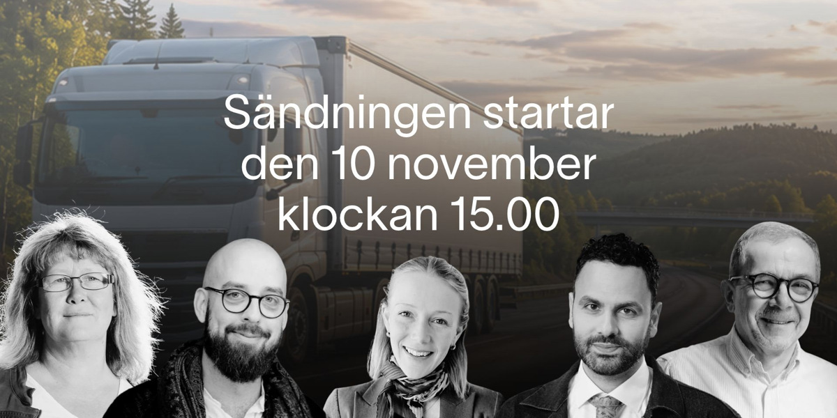 En grupp människor som står framför en lastbil.