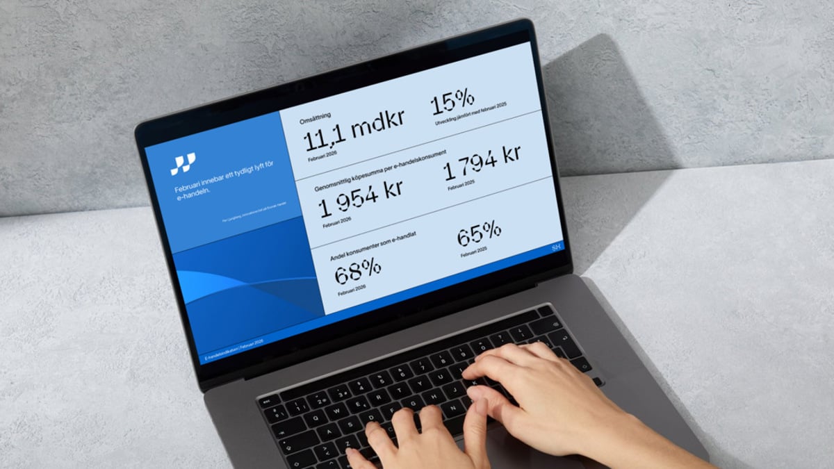 Person som skriver på en laptop